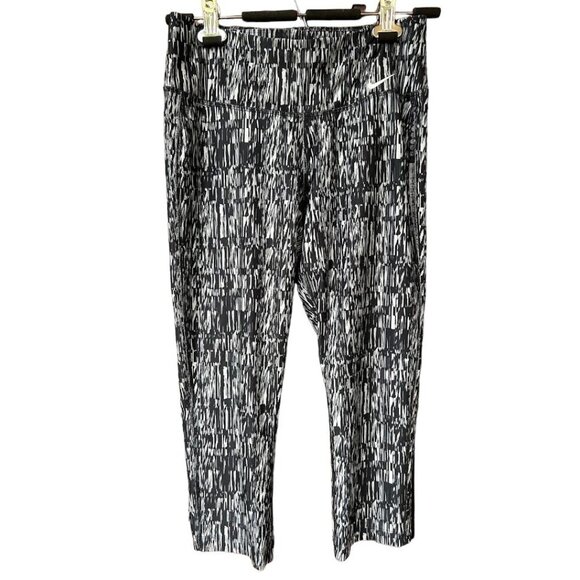 Nike Dri-Fit Athletic Leggings Size S Black and white Cropped‎ - Picture 1 of 6